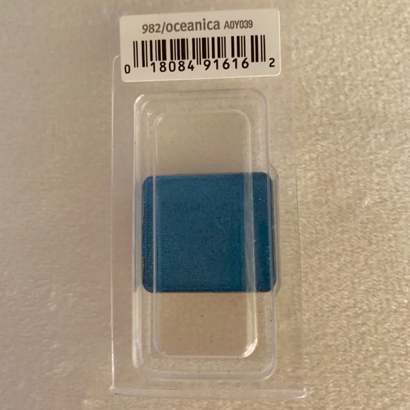 AVEDA Other - AVEDA Eye Shadow New ✨